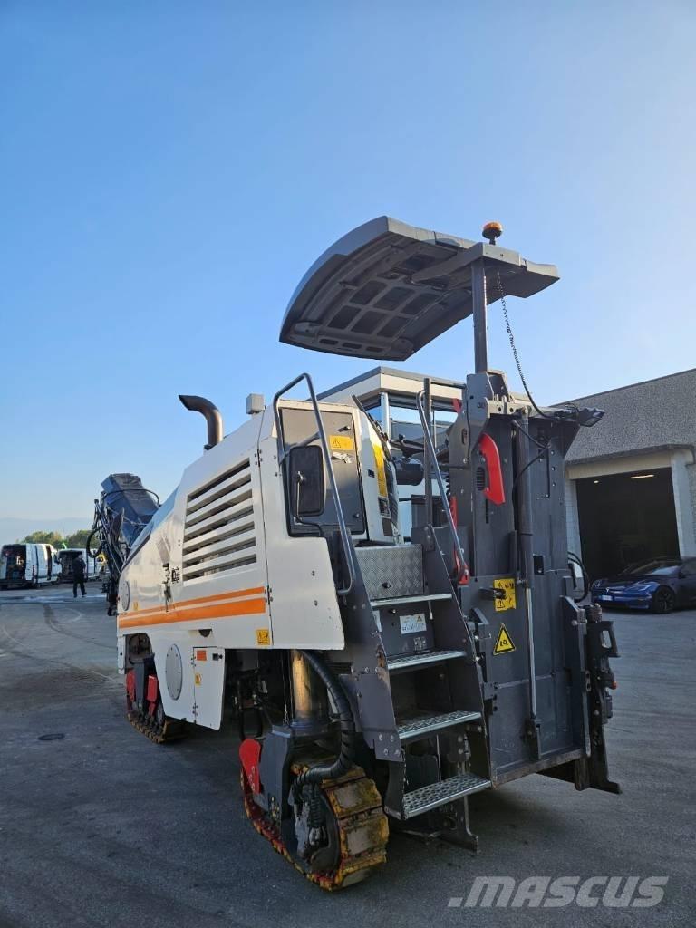 Wirtgen W 100 F Asphalt cold milling machines