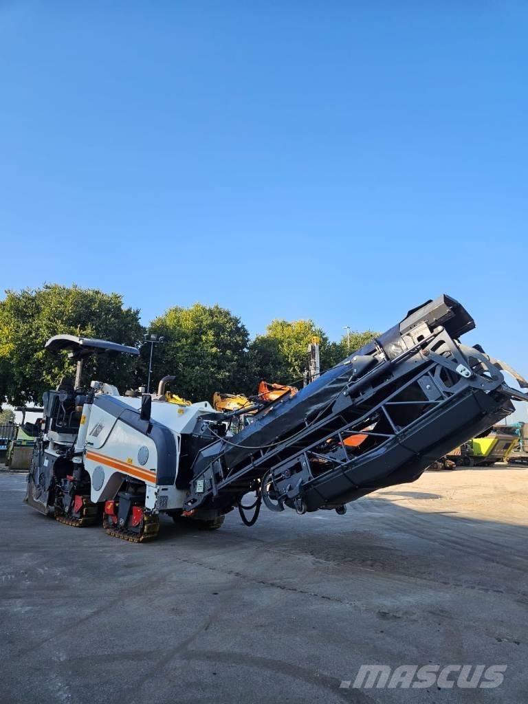 Wirtgen W 100 F Asphalt cold milling machines
