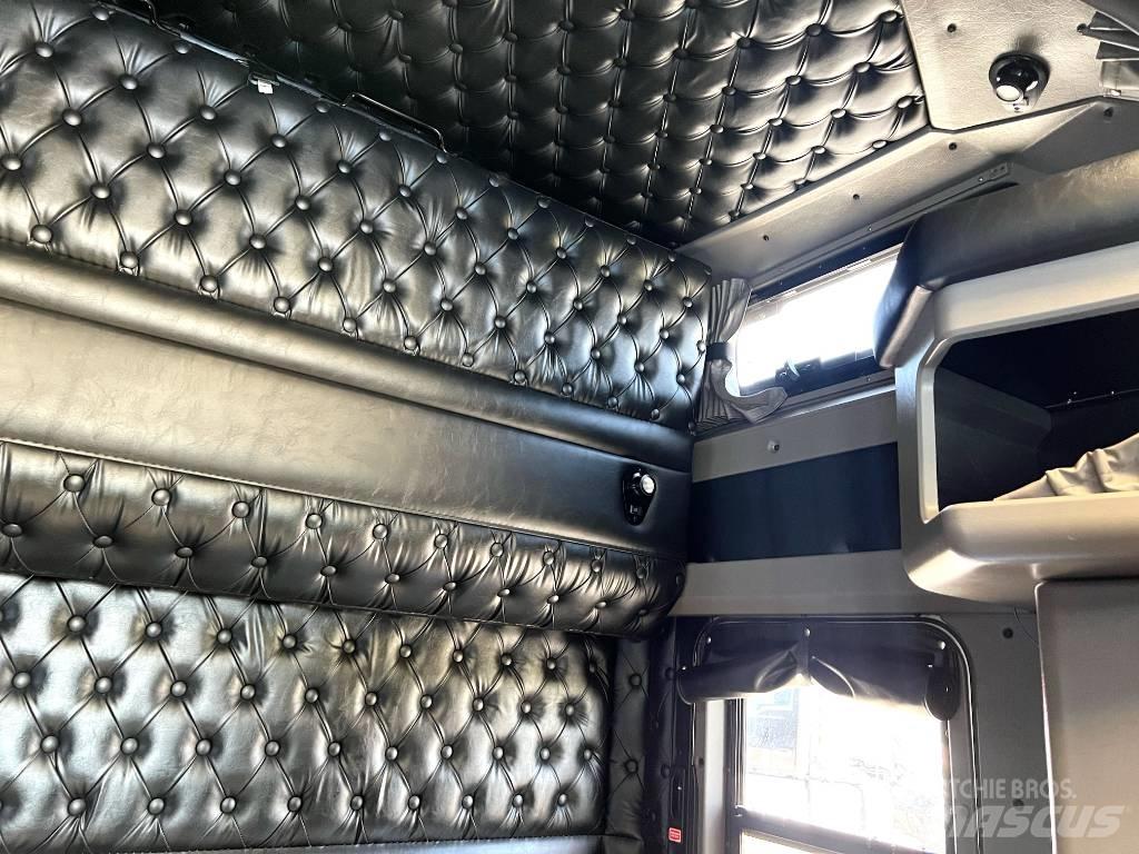 Kenworth W 900 Conventional Trucks / Tractor Trucks