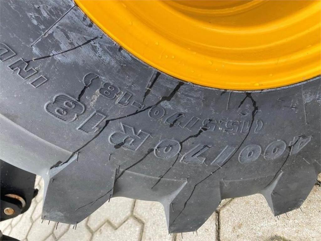 JCB 407 Wheel Loaders