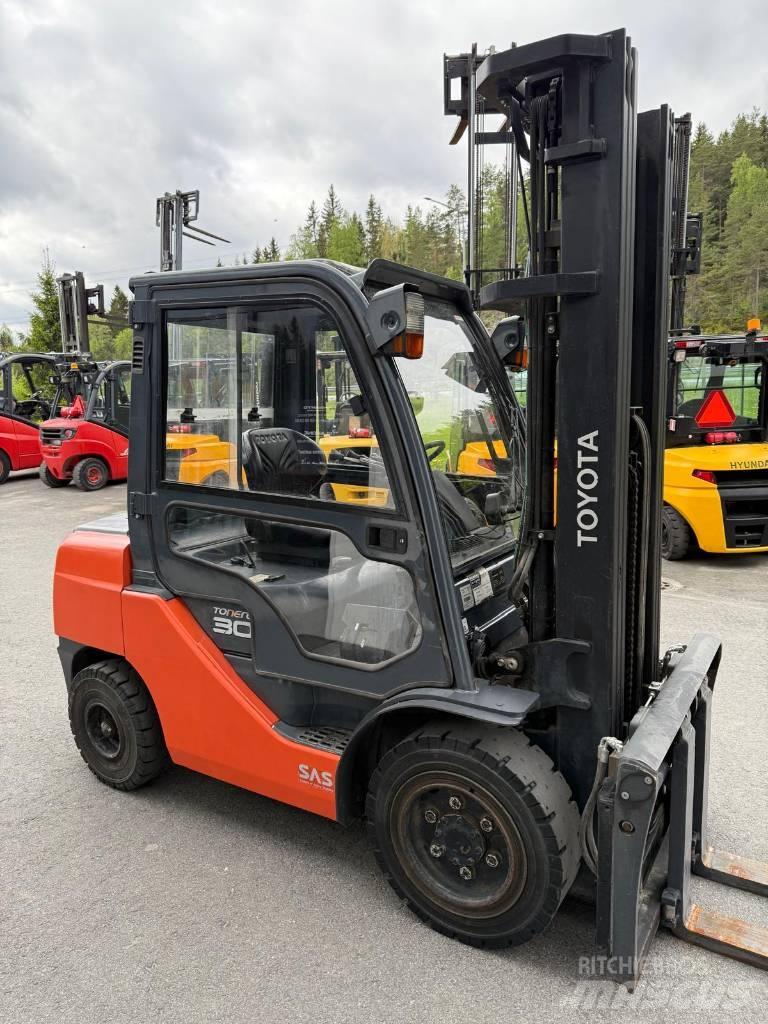 Toyota 02-8 FDF 30 Diesel Forklifts