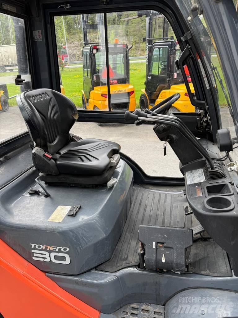 Toyota 02-8 FDF 30 Diesel Forklifts