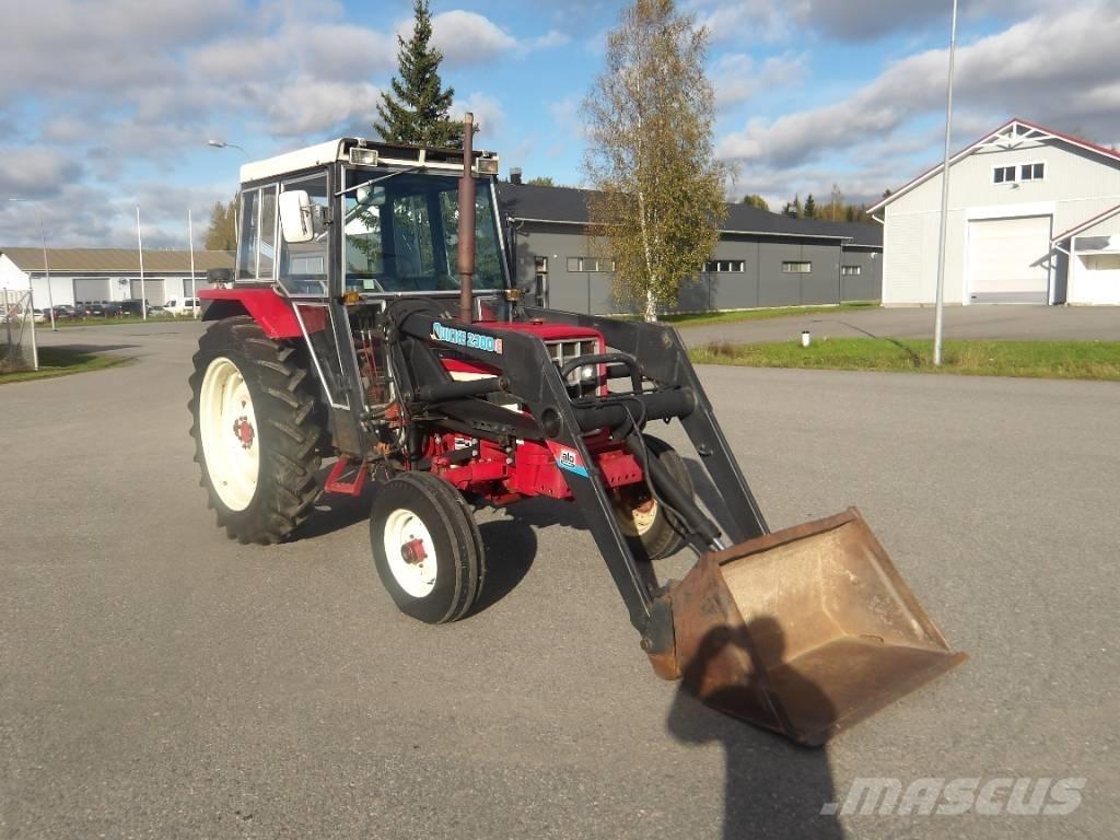 International 674 Tractors