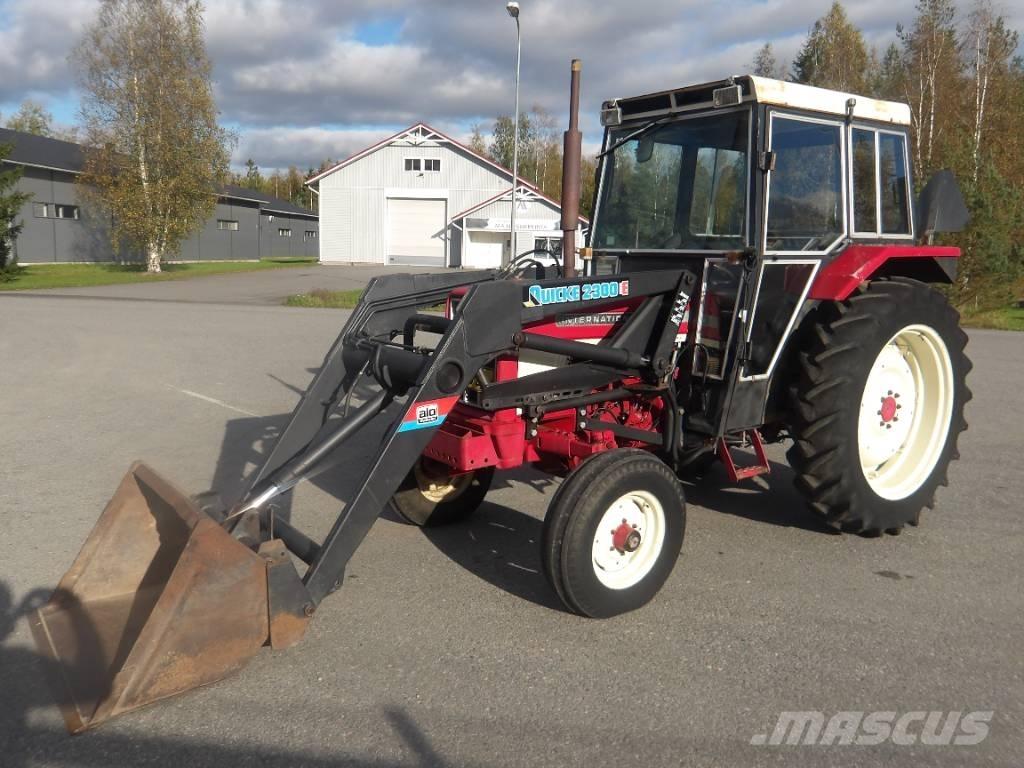 International 674 Tractors