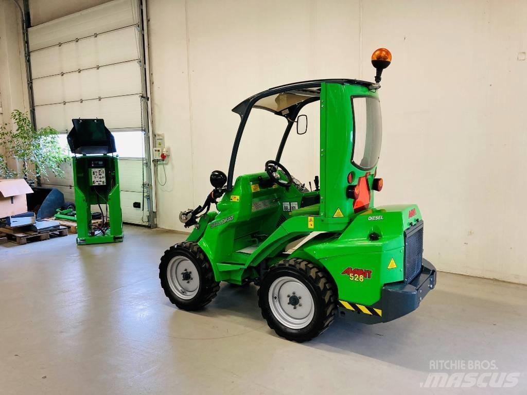 Avant 528 Mini Loader