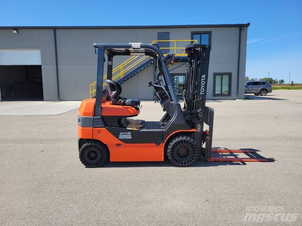 Toyota 8FB25 Electric Forklifts