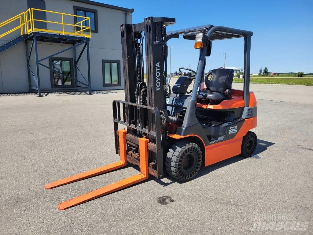 Toyota 8FB25 Electric Forklifts