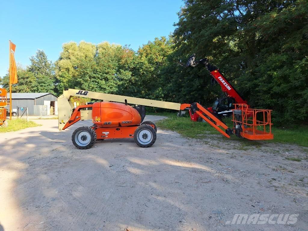 JLG 600AJ Articulated boom lifts