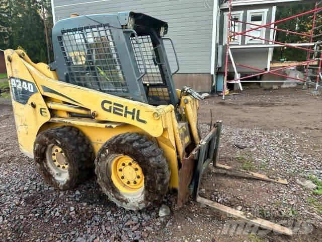 Gehl 4240 Skid Steer Loaders