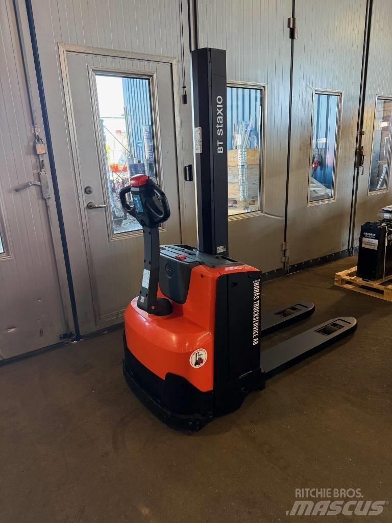 BT truck SWE 080L Pedestrian stacker
