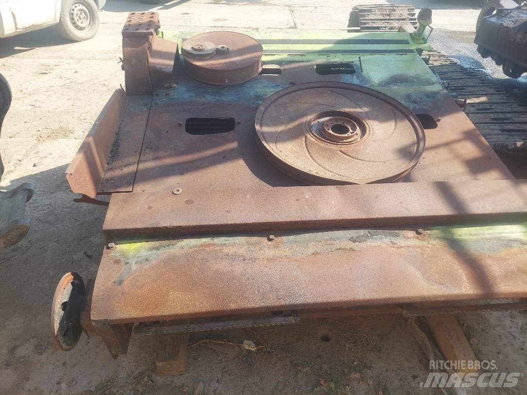 CLAAS Lexion 670 Combine Attachments