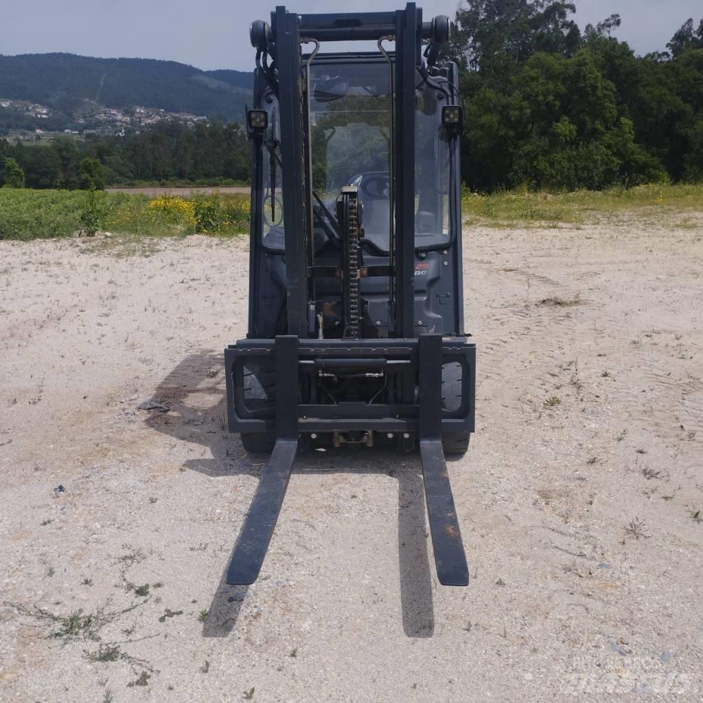 Linde E 25 Electric Forklifts