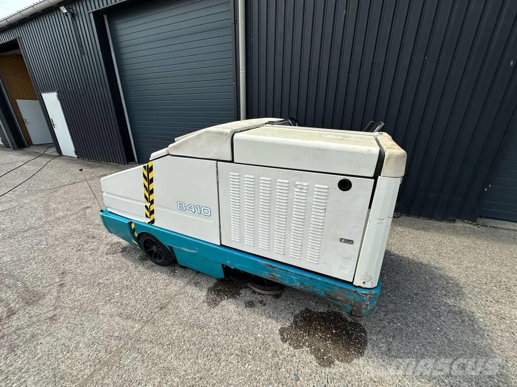 Tennant 8410 Sweepers
