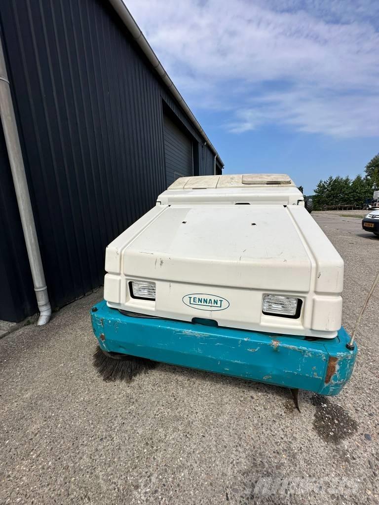 Tennant 8410 Sweepers