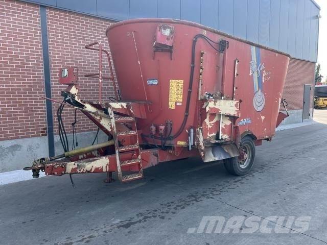 Peecon 17M³ Mixer feeders