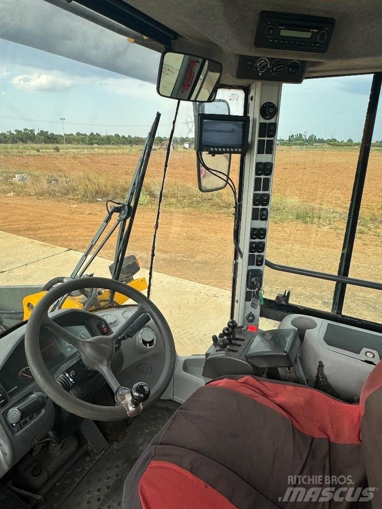 Volvo L90F Wheel Loaders