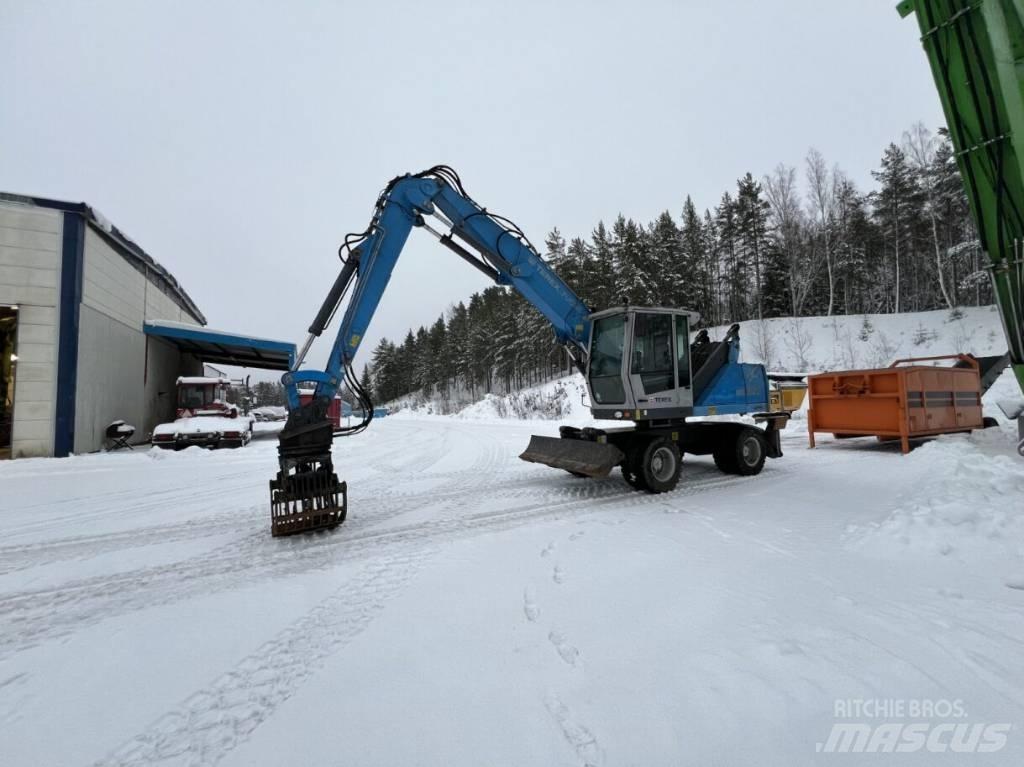 Fuchs MHL 320 Waste / Industry Handlers