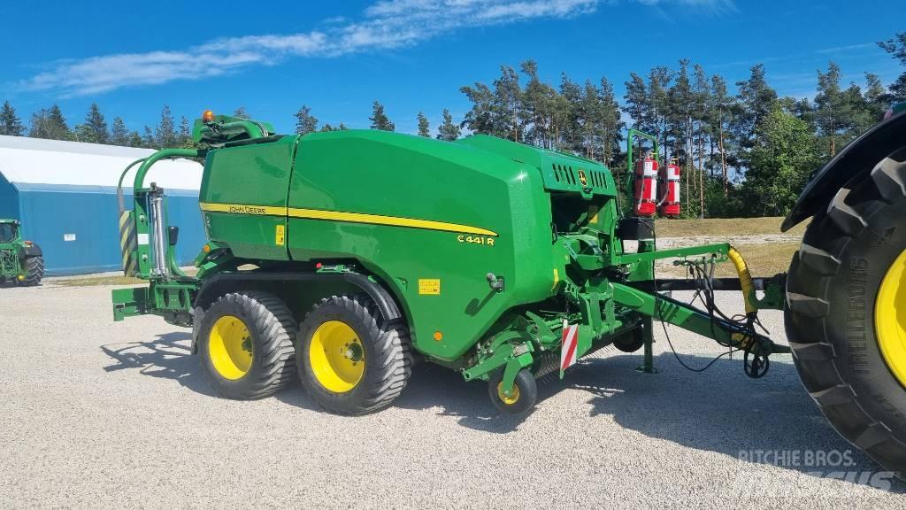 John Deere C441R Round Balers