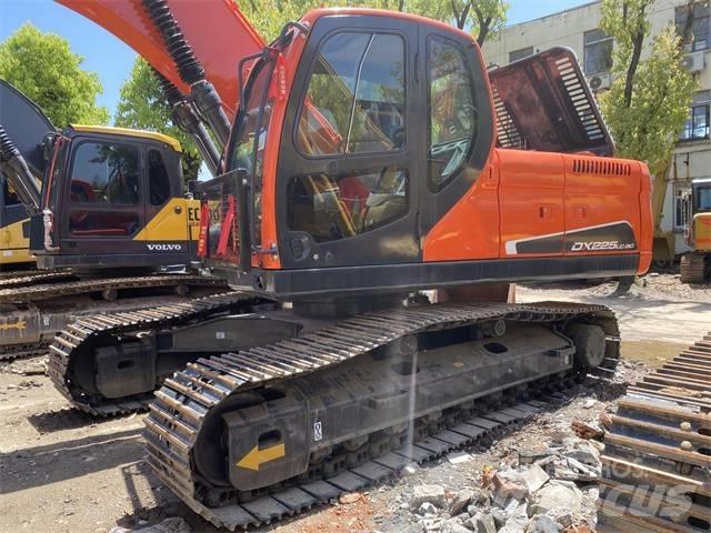 Doosan DX 225 LC Crawler excavators