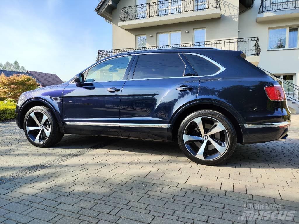 Bentley Bentayga V8 Automobiles / SUVS