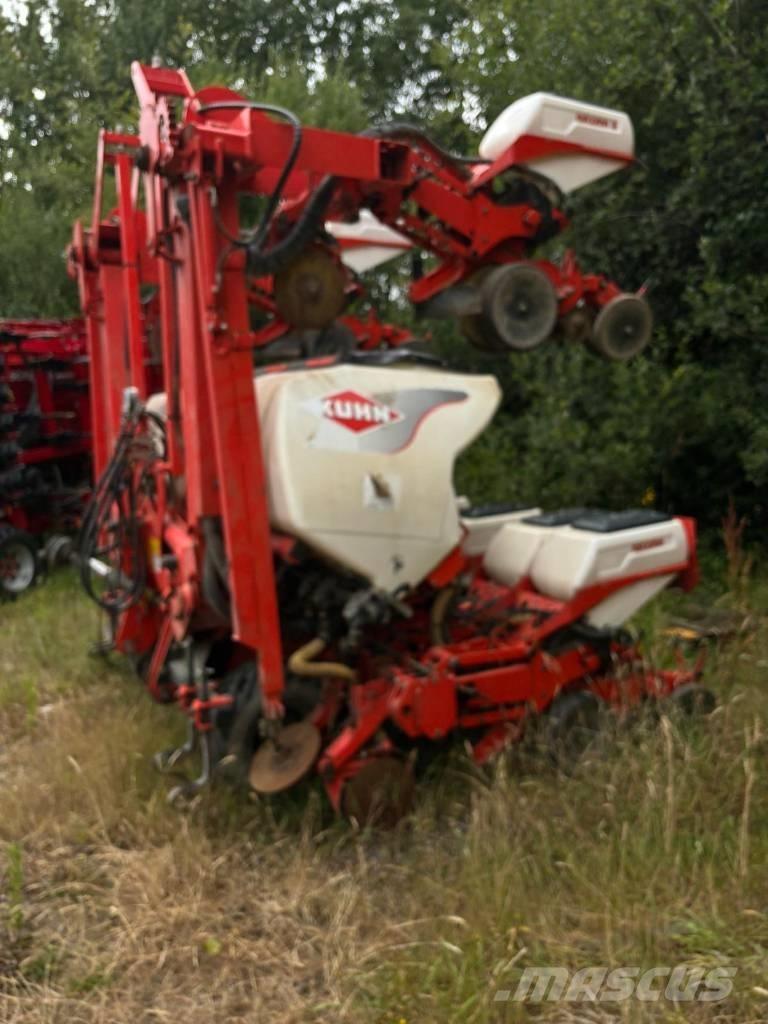 Kuhn Maxima 2 Farm Drills