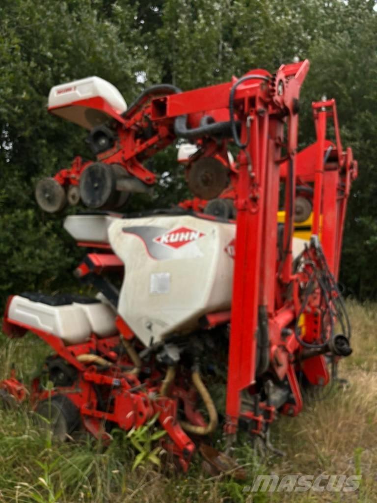 Kuhn Maxima 2 Farm Drills
