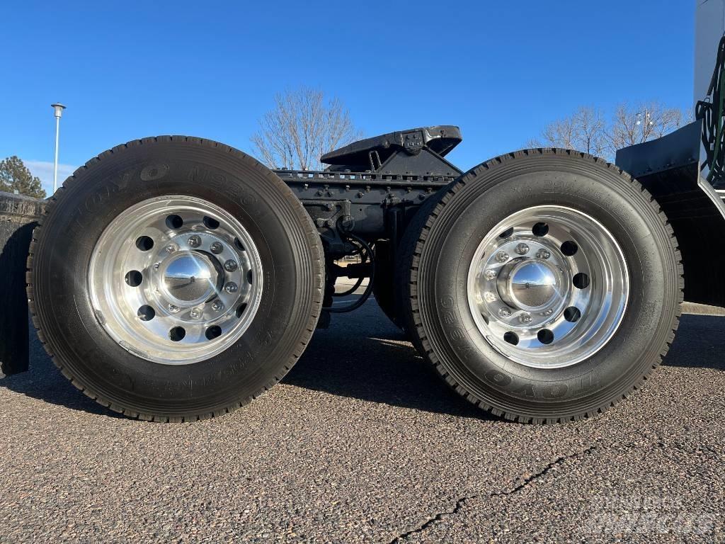 Kenworth T 880 Conventional Trucks / Tractor Trucks