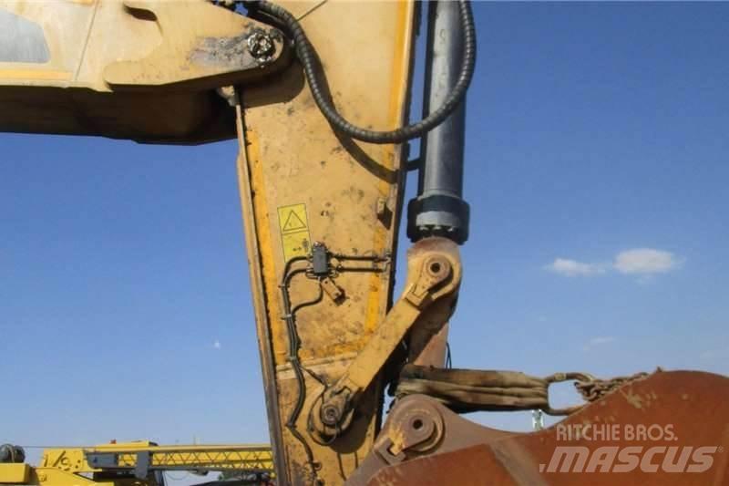 CAT 374FL Mini Excavators <7t (Mini Diggers)