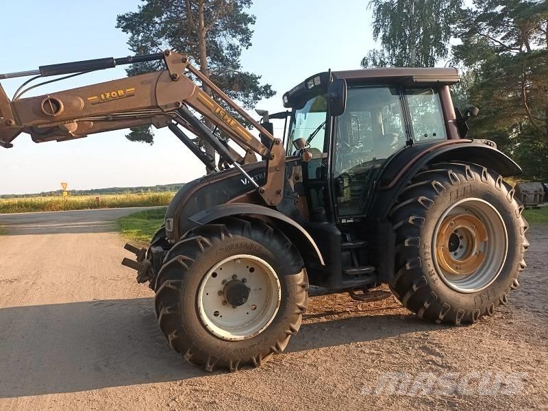 Valtra N 141 Tractors