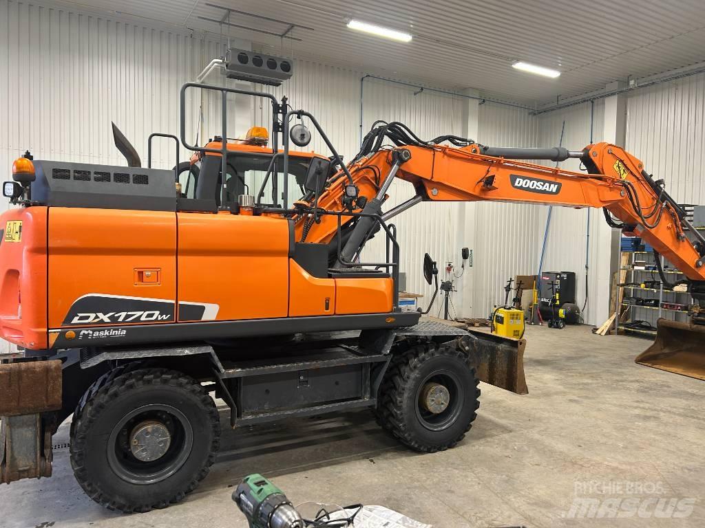 Doosan DX170W-5 Wheeled Excavators
