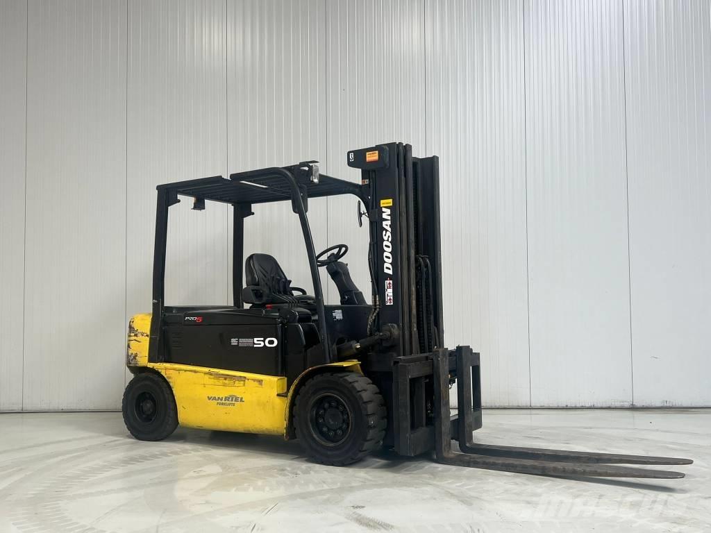 Doosan B50X-5 Electric Forklifts