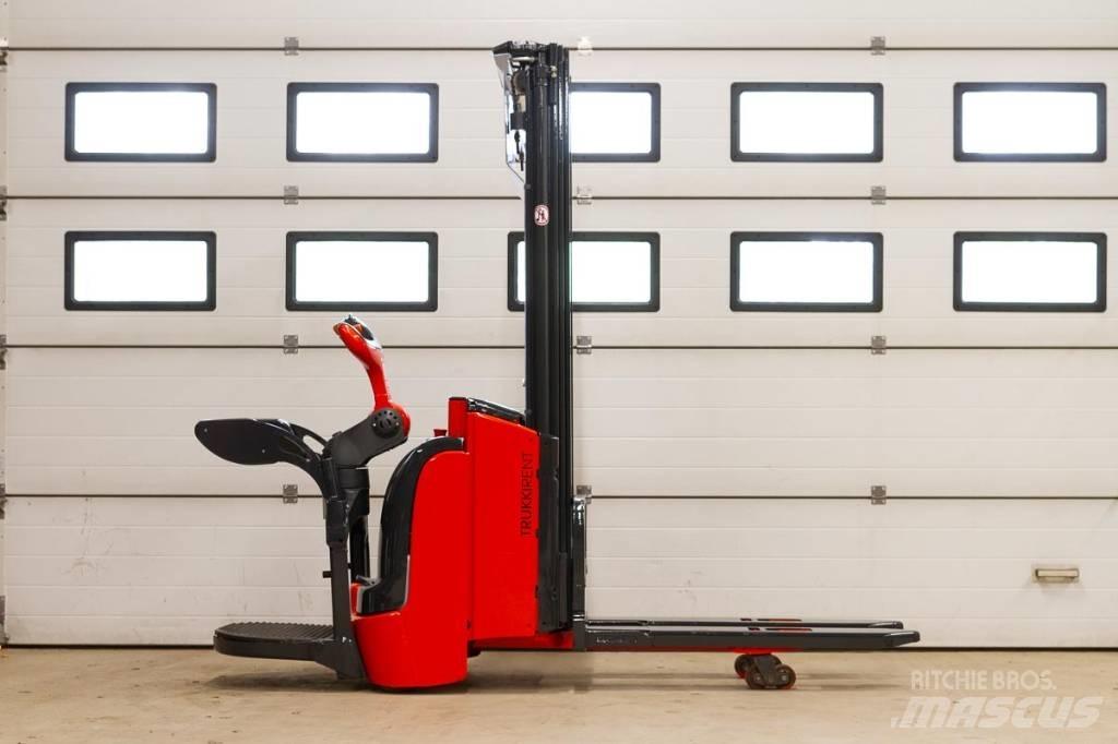 Linde L 14 Self Propelled Stackers