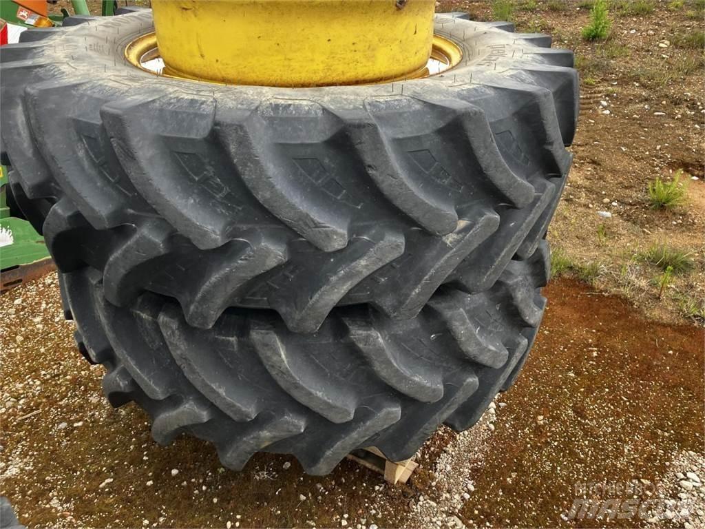 Petlas 480/70R34 Tires, wheels and rims