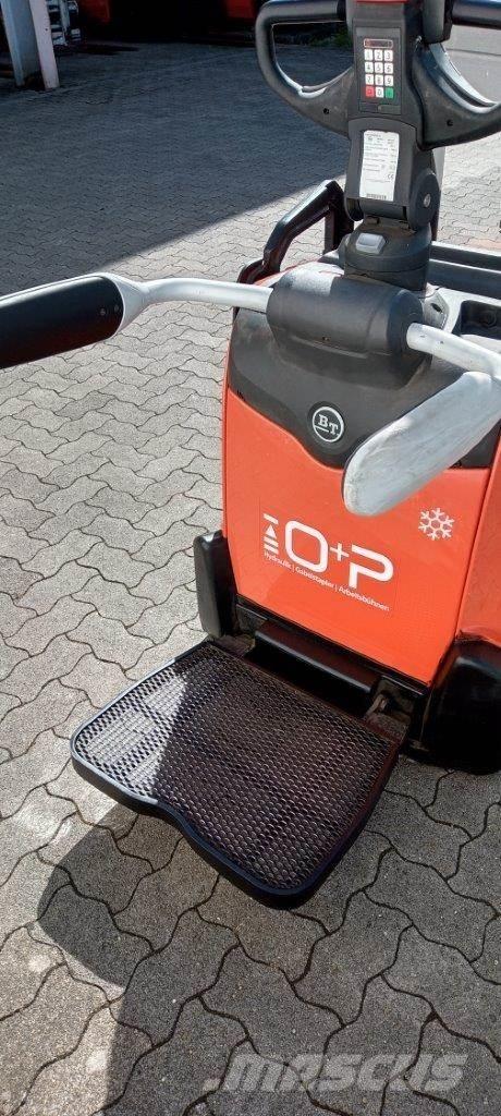 Toyota SPE140L Self Propelled Stackers