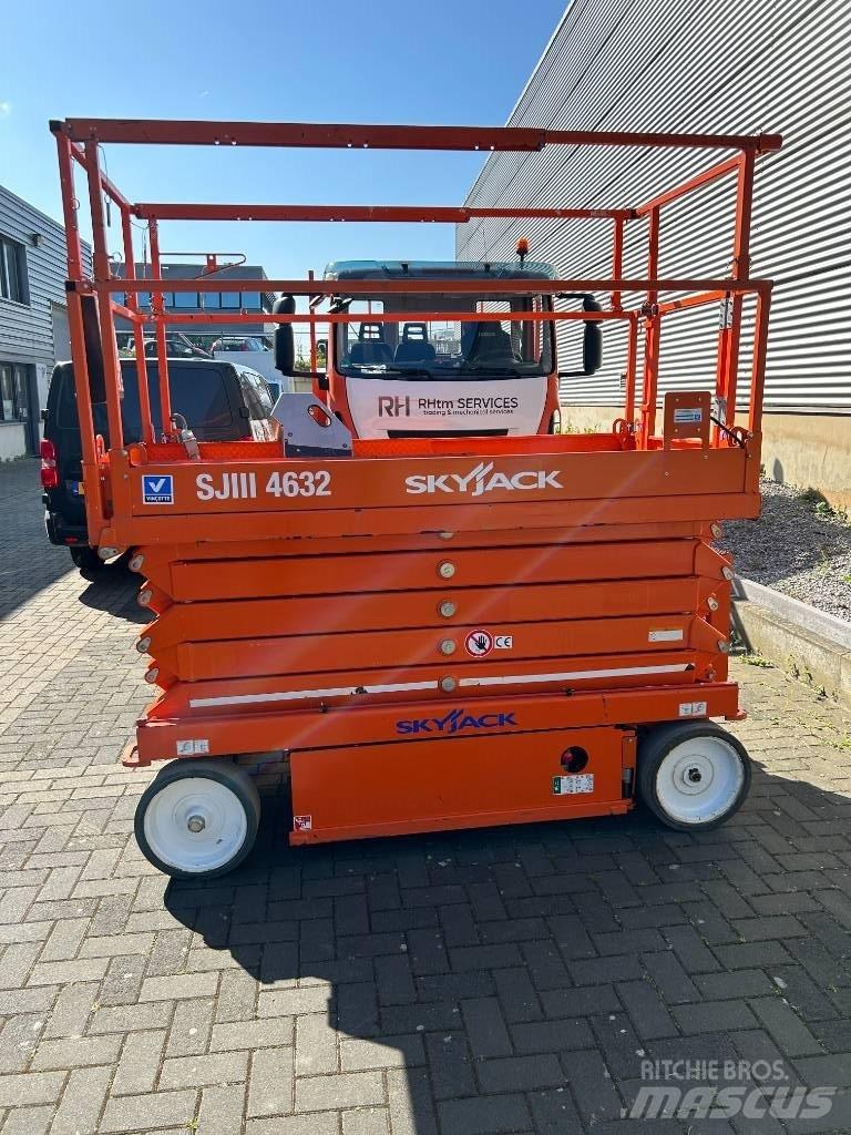 SkyJack SJ III 4632 Scissor Lifts