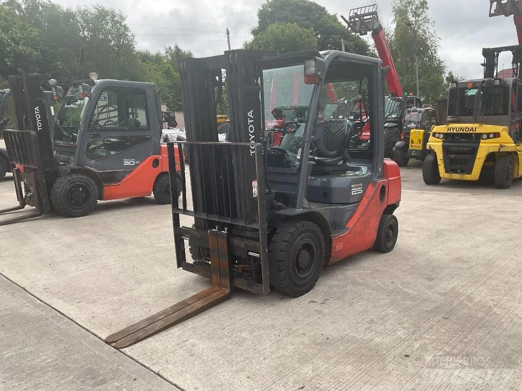 Toyota 02-8 FDF 25 Diesel Forklifts