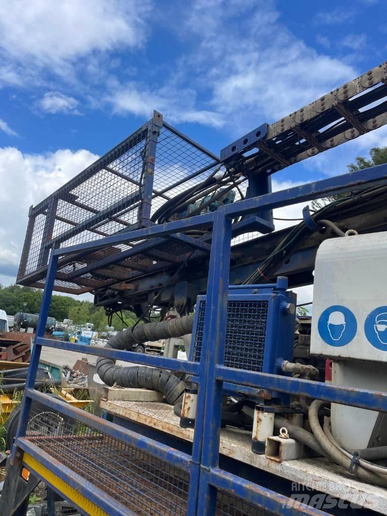 Boart Longyear DB520 Digger Derricks trucks