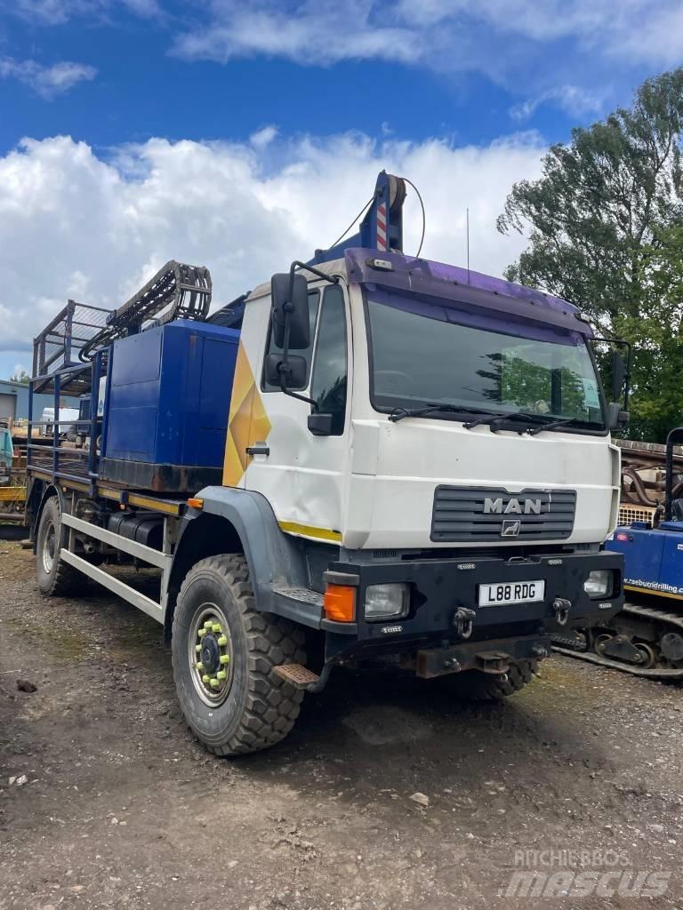 Boart Longyear DB520 Digger Derricks trucks