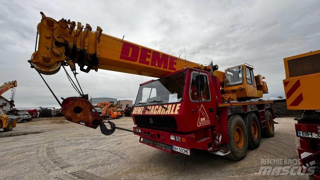 Grove GMK 3050 Mobile and all terrain cranes