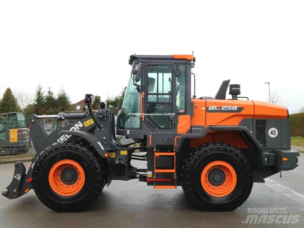 Develon DL 250-7 Wheel Loaders