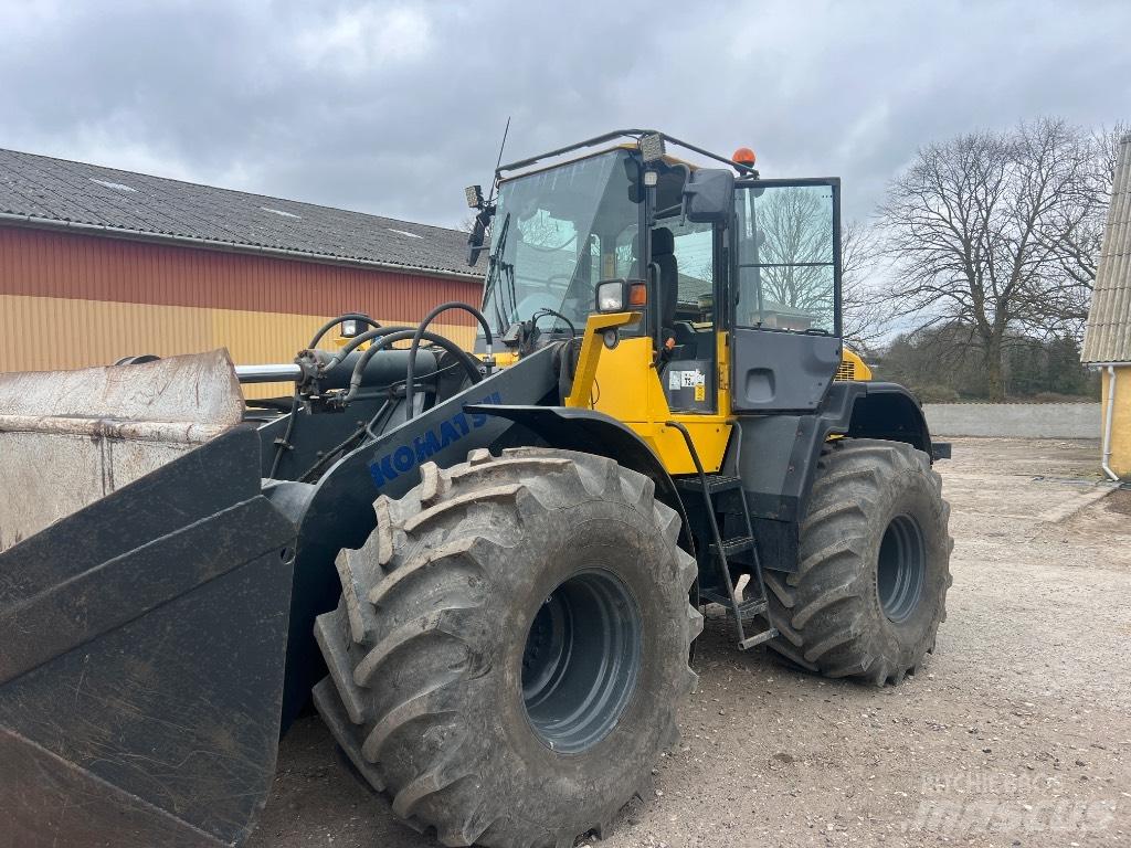 Komatsu WA 320-5 Wheel Loaders