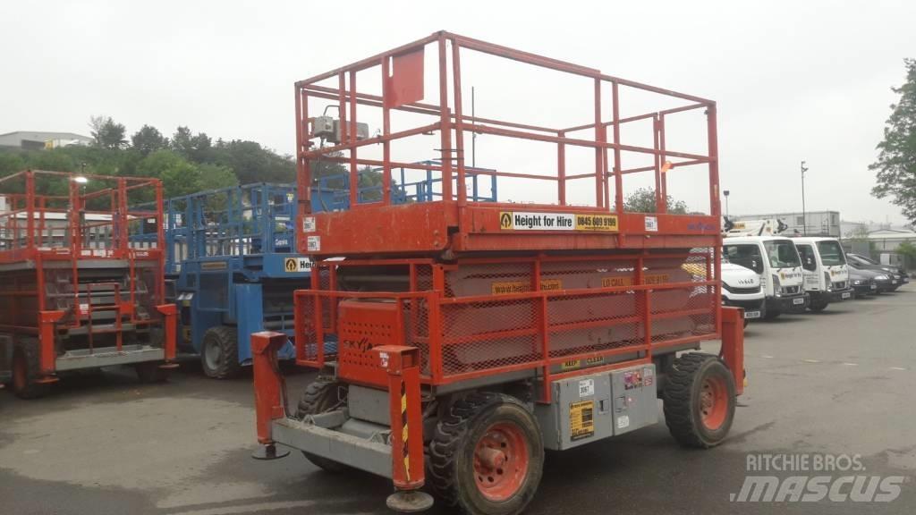 SkyJack SJ 7135 RT Scissor Lifts