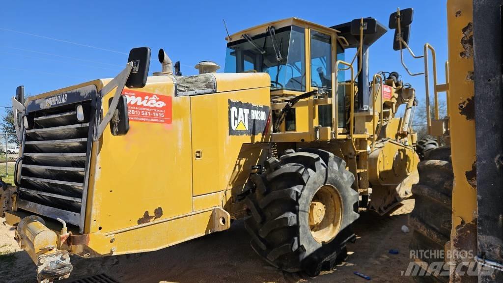 CAT RM 300 Asphalt Recycling Equipment