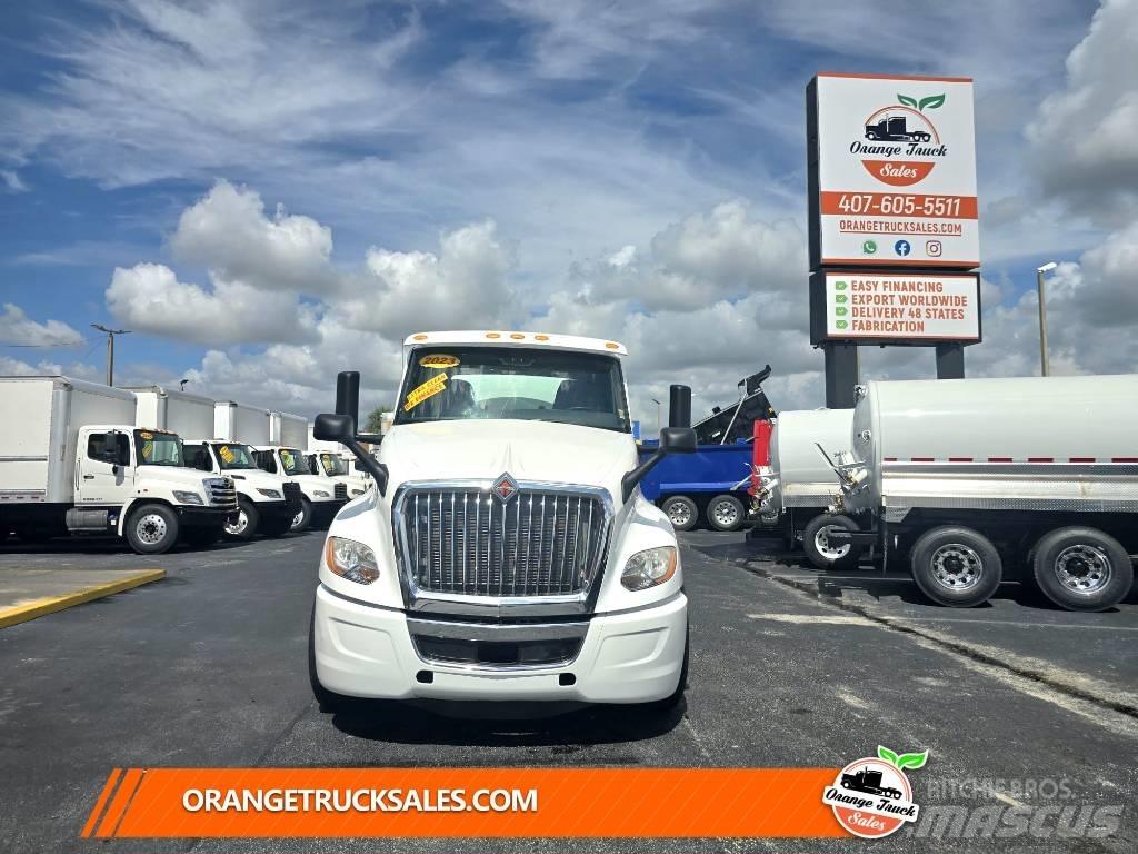 International LT 625 Tank Trucks