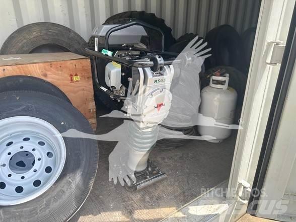 Sakai RS65 Towed vibratory rollers