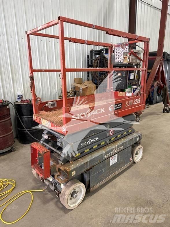 SkyJack SJ3219 Scissor Lifts