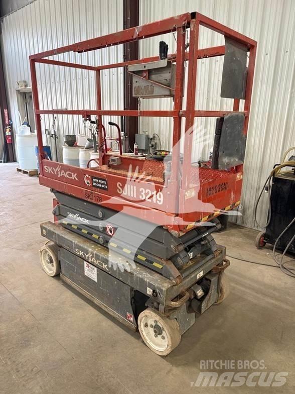 SkyJack SJ3219 Scissor Lifts