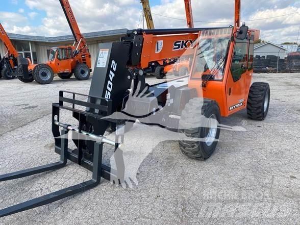 SkyTrak 6042 Telescopic Handlers