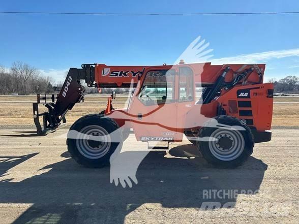 SkyTrak 8042 Telescopic Handlers
