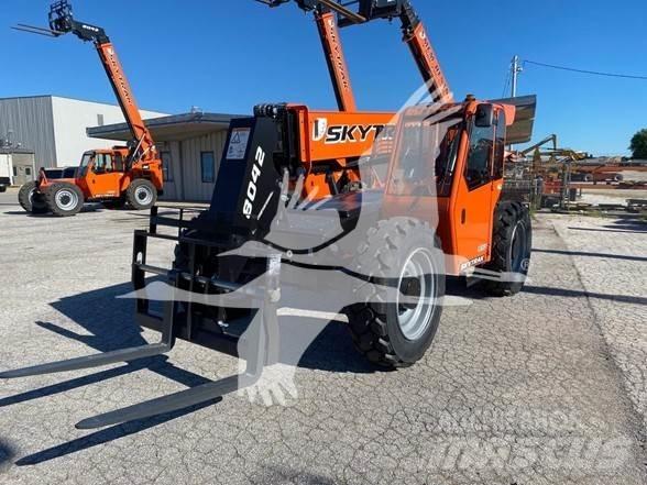 SkyTrak 8042 Telescopic Handlers